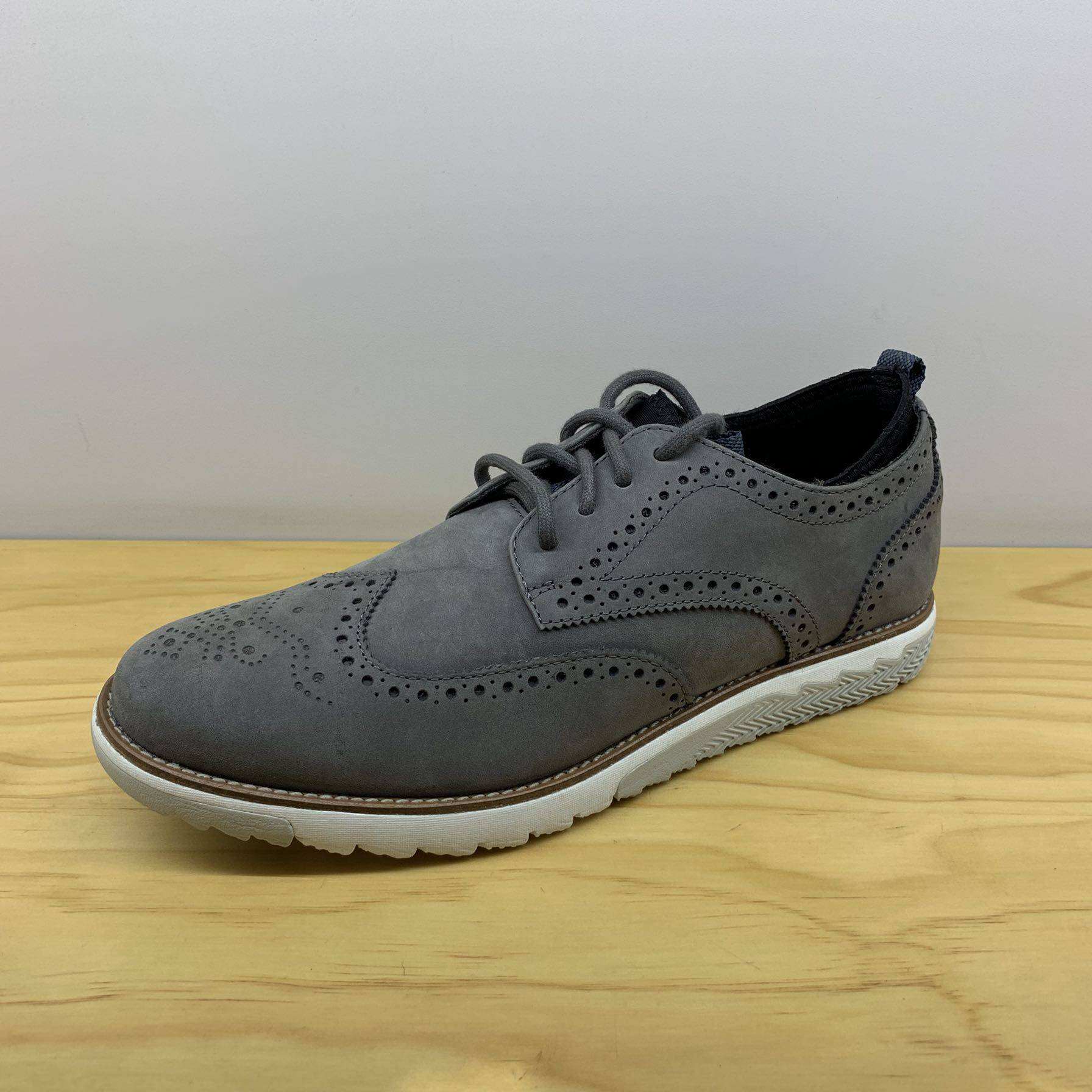 暇步士hush puppies男鞋头层牛皮布洛克雕花男休闲鞋系带平跟男鞋