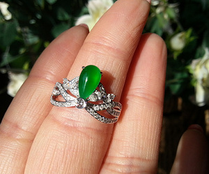 老坑冰种翡翠 18k镶嵌艳阳绿起荧光水头足 水滴皇冠王冠戒指