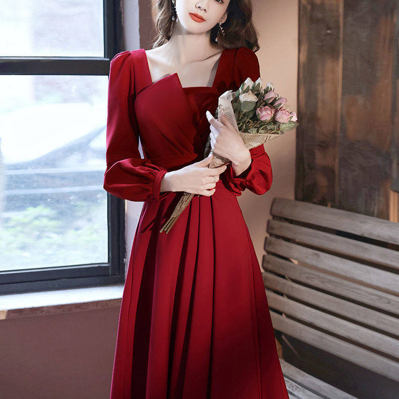 红色连衣裙女冬回门气质