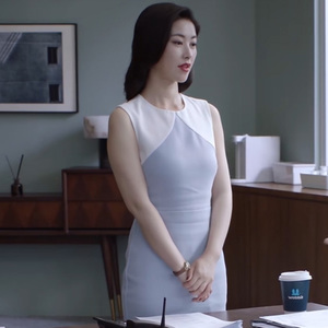 电视剧精英律师朱珠栗娜同款白色浅蓝拼接裙子无袖修身连衣裙新款