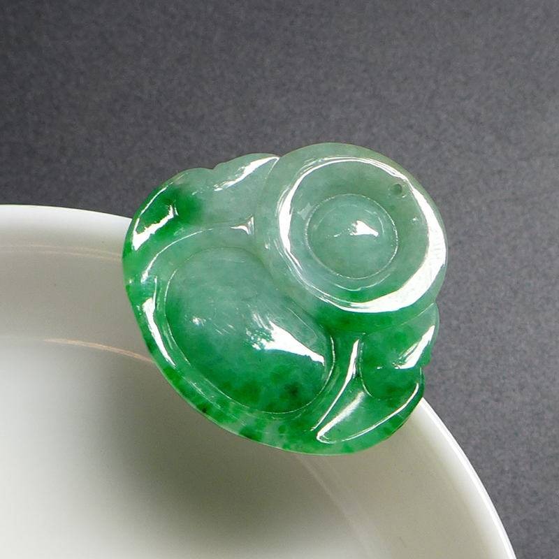 冰糯种浅绿色翡翠吊坠 7.28 克