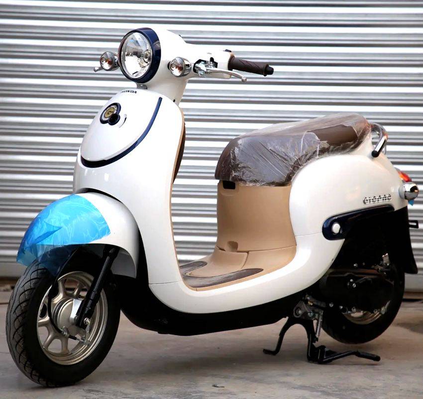 小龟摩托车125c燃油车踏板代步助力车男女机车复古小绵羊国四电喷