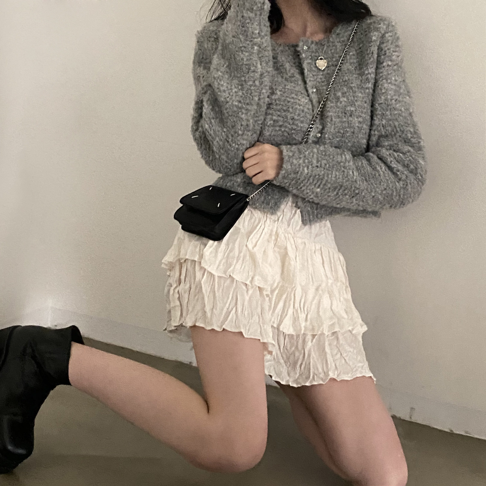 白色半身裙韩国chic高级感小众设计温柔纯欲风褶皱蛋糕蓬蓬超短裙