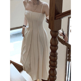 白色吊带连衣裙子女夏季2024新款茶歇法式气质收腰显瘦小个子长裙
