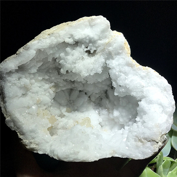 水晶洞天然原石