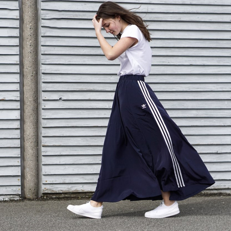 adidas 三叶草 女款运动休闲缎面大裙摆半身裙时尚百搭长裙fl0045