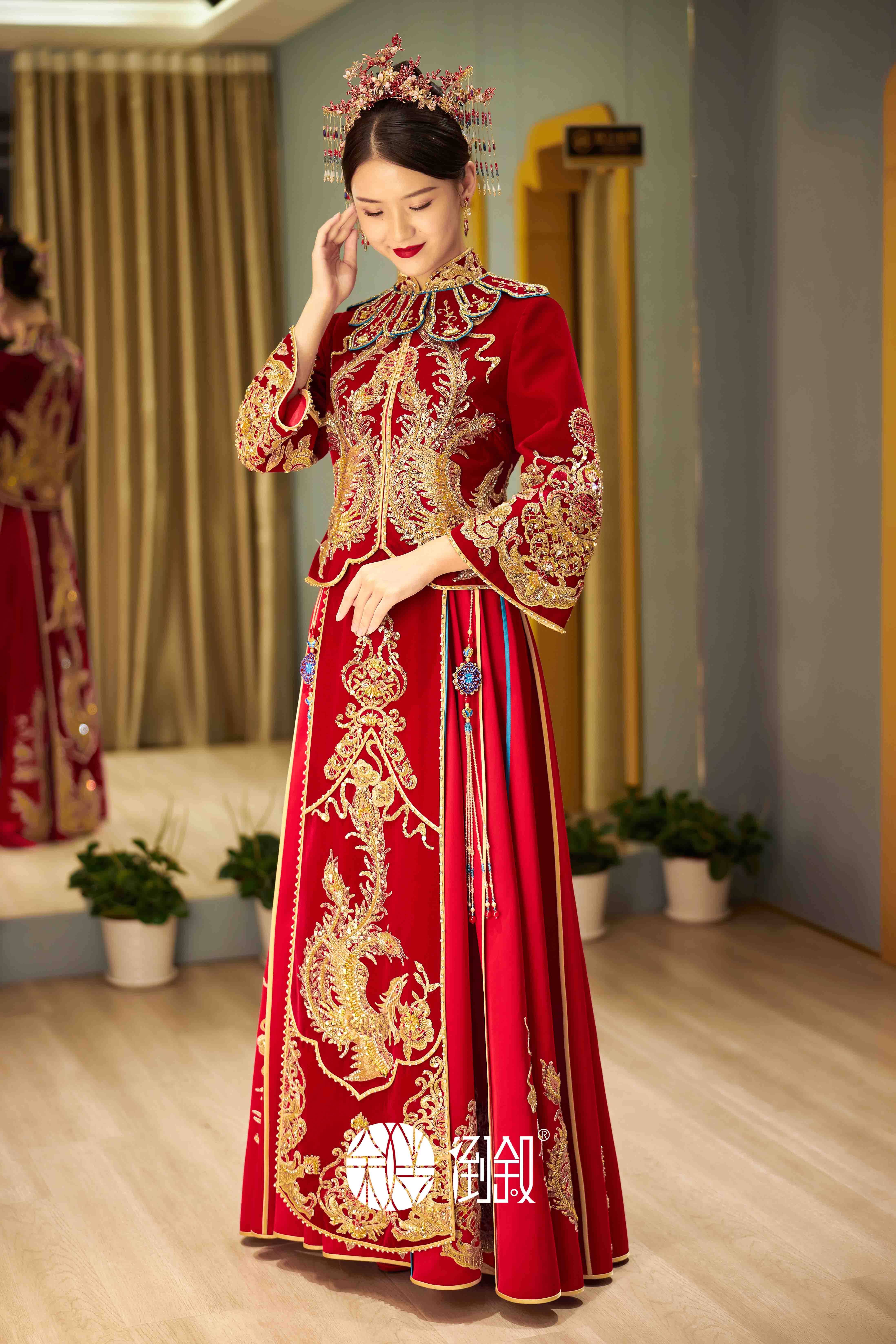 出租倒叙正版丝绒秀禾服奢华大圆摆修身显瘦新娘中式婚礼