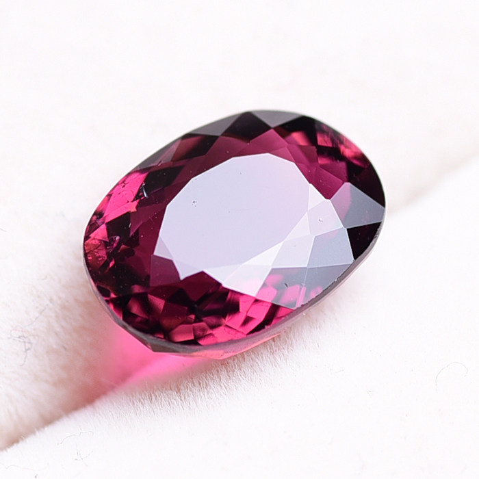 红碧玺裸石 3.77克拉