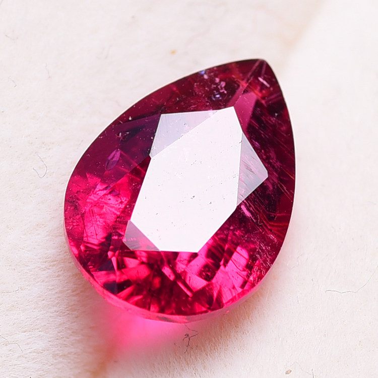 3.81克拉 卢比来红碧玺戒面 水滴形裸石