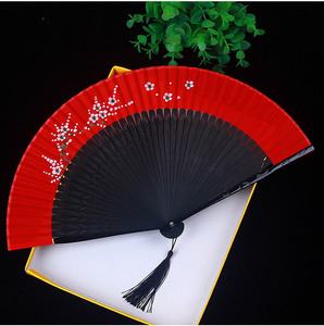 中国风真丝手绘梅花丝绸扇子汉服红色随身古风折扇折叠舞蹈扇竹子