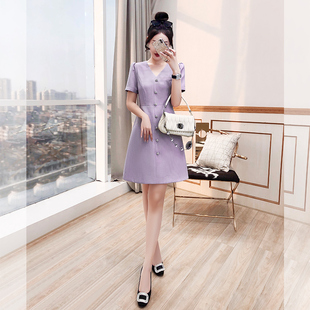 夏天裙子女装2024新款小个子v领气质名媛紫色通勤茶歇法式连衣裙