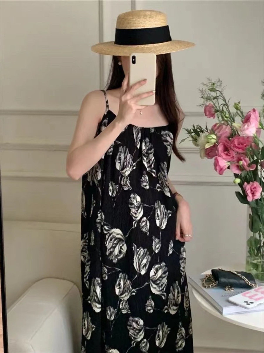 水墨玫瑰碎花吊带连衣裙2024年女装夏季长裙小心机露背皱褶背心裙