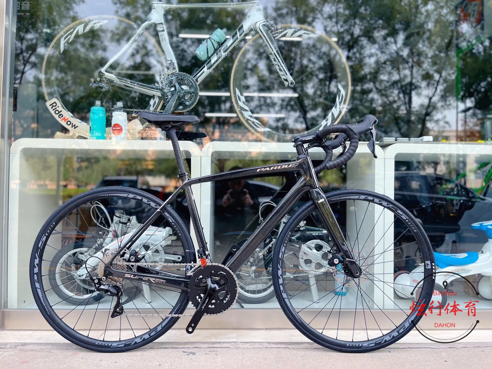 瑞豹 super sport 105 22速碳纤维公路车