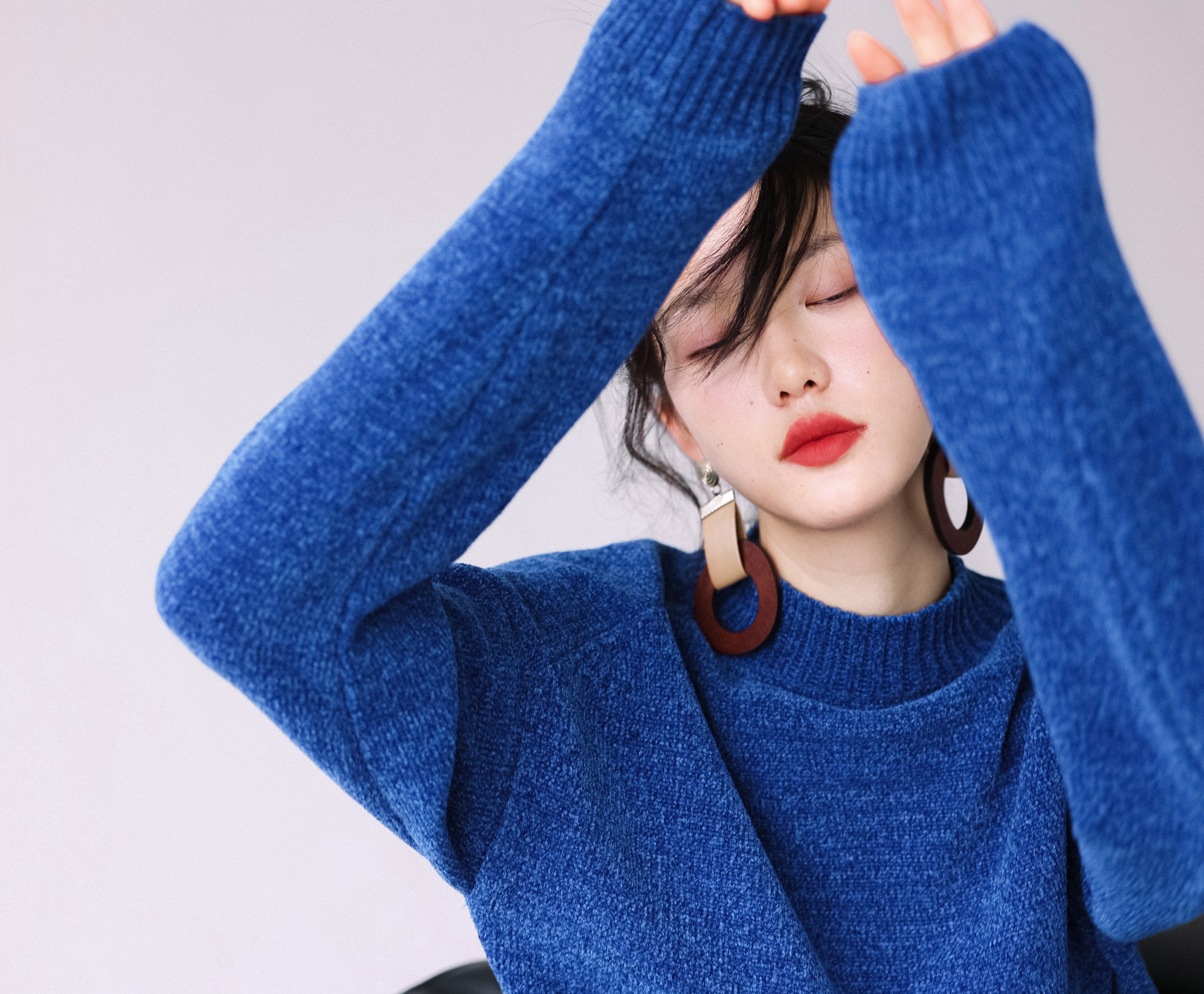 淘宝￥199折后价￥99宝蓝色毛衣女2021冬季圆领套头宽松打底针织上衣