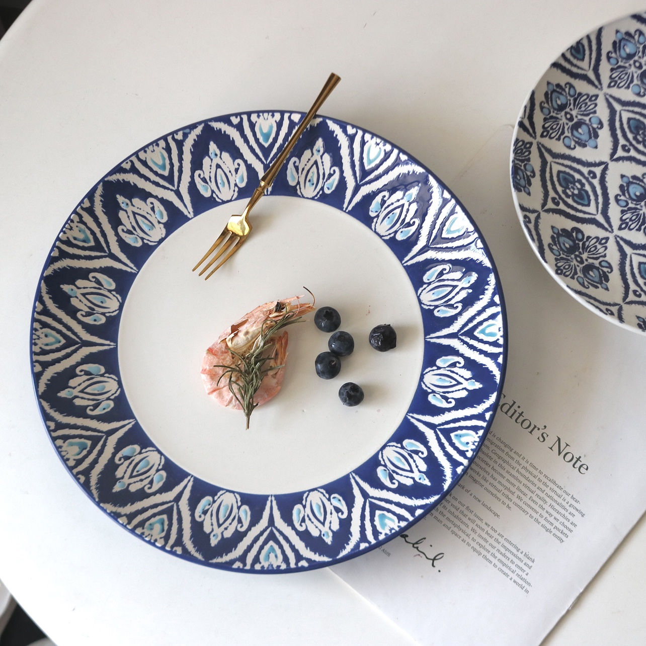创意北欧地中海蓝白浮雕花手绘陶瓷西餐平盘牛排盘挂盘装饰水果盘