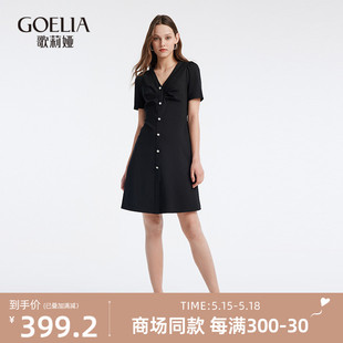 歌莉娅小个子连衣裙女夏季新款打褶V领收腰短袖小黑裙1B6R4K800