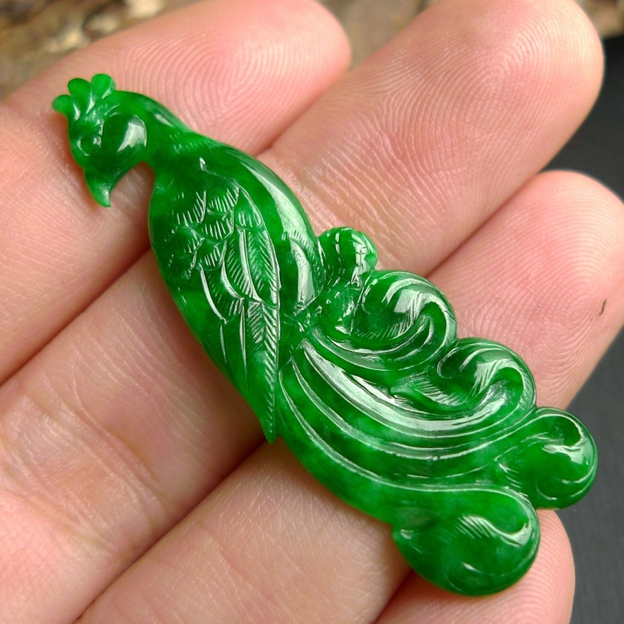 缅甸a货翡翠 冰糯种满色辣阳绿翡翠孔雀凤凰吊坠 2.24g