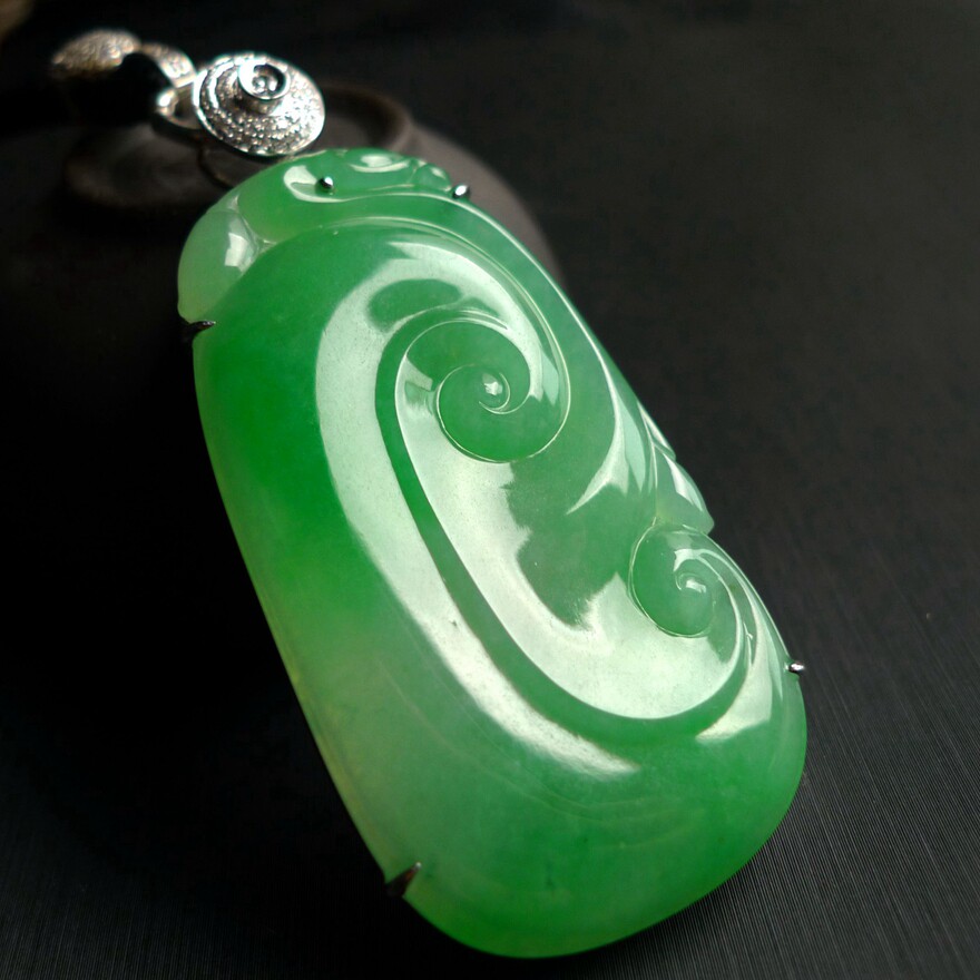 【大玉如意】18k金伴钻石镶冰种阳绿缅甸a货翡翠如意吊坠 23.55g