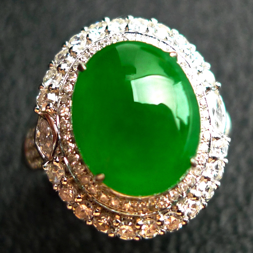 【高端奢华】18k金伴钻石镶冰种荧光帝王绿大蛋面翡翠戒指 6.80g