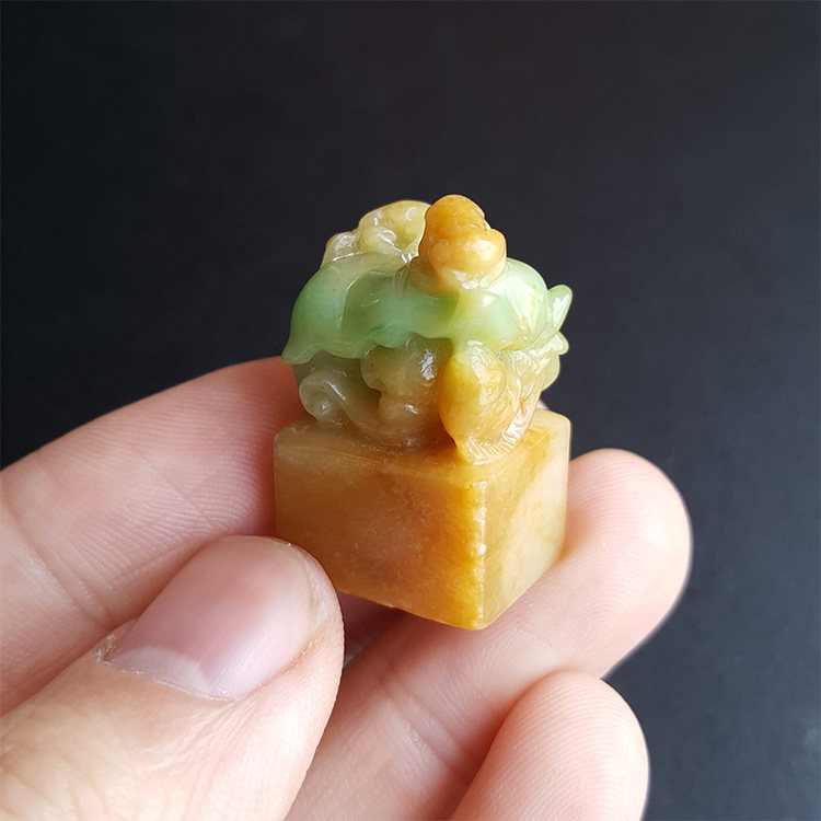 天然缅甸翡翠a货 新黄加绿河塘月色玉石印章刻章吊坠挂件颈饰证书