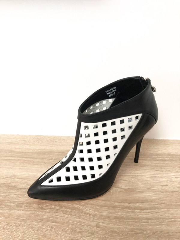 vme女鞋黑白拼色牛皮尖头高帮镂空格子拉链高帮鞋