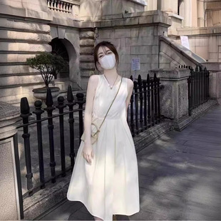法式初恋白色吊带连衣裙子女2024夏季新款小个子无袖背心长裙仙气