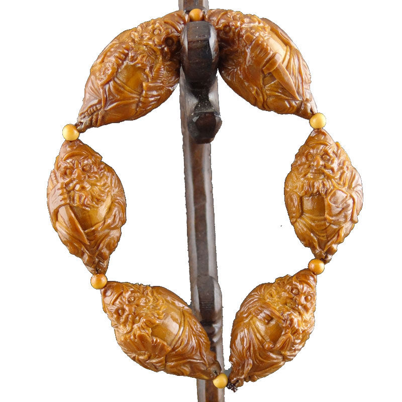 0*3.7核雕师赵晗《钟馗纳福》