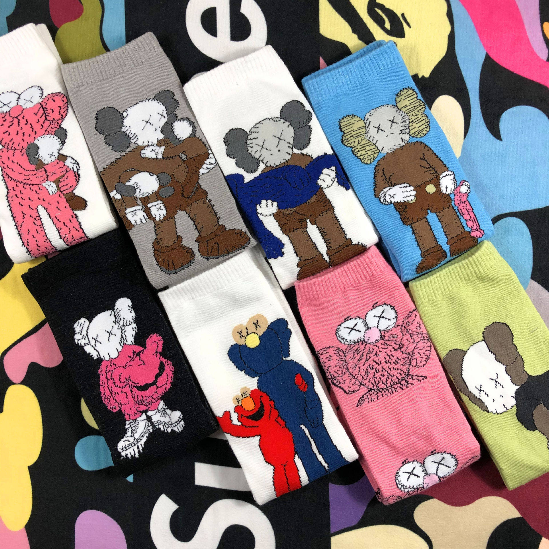 时尚潮牌kws联名经典涂鸦欧美街头运动风棉滑板情侣中筒袜子