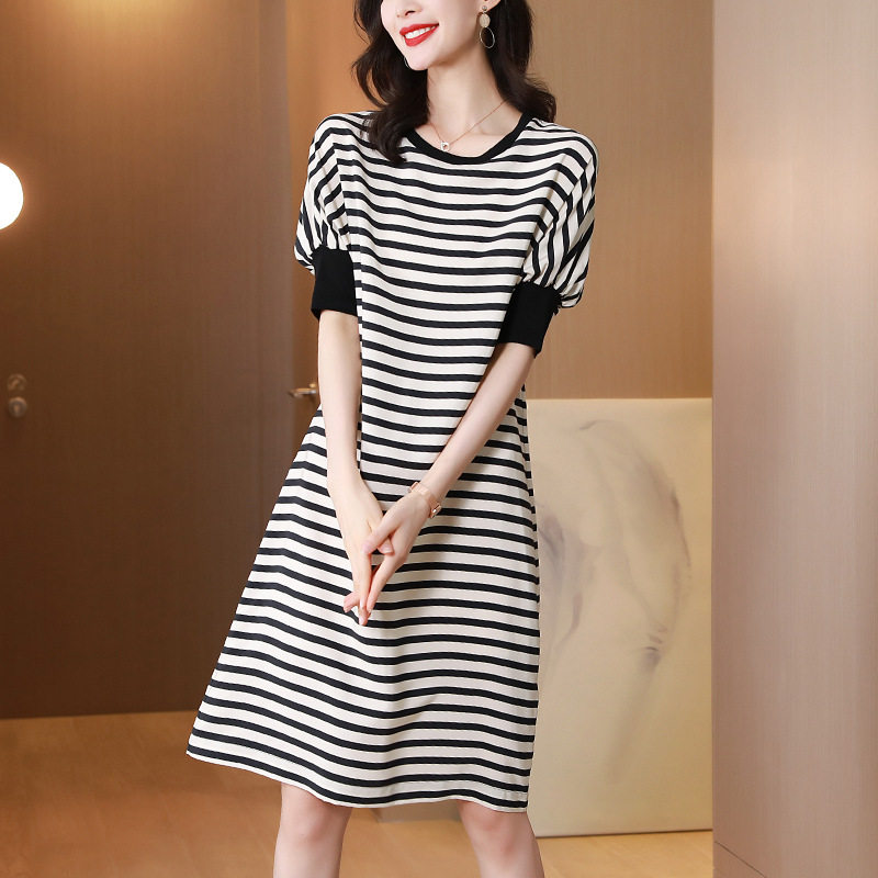 真丝连衣裙桑蚕丝大牌高端2021年新款夏季条纹减龄年轻款显瘦裙子