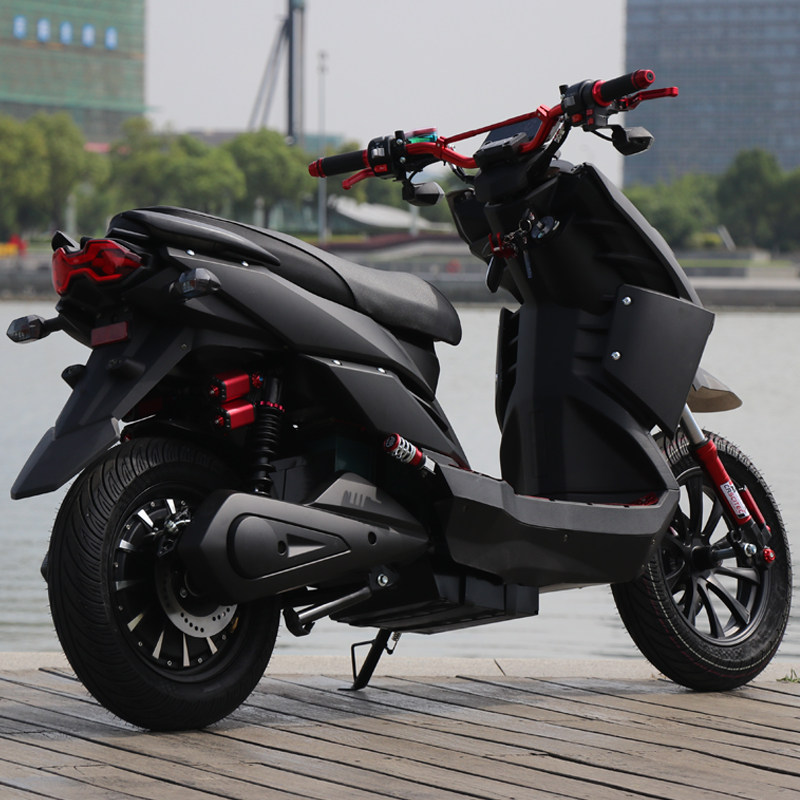 新款聚龙电动车锂电踏板电瓶车72v电摩成人女外卖高速电动摩托车