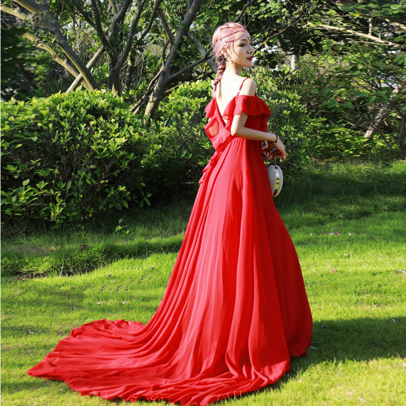 古装超长红色拖地长裙图片