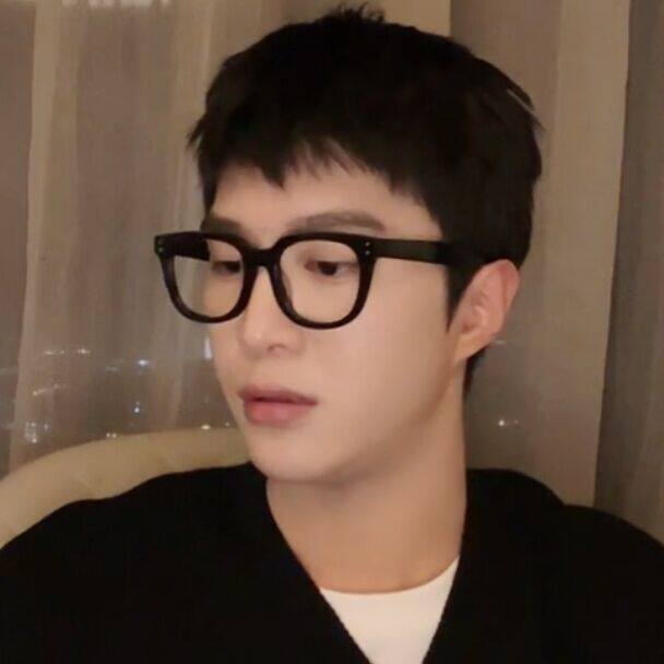 范丞丞同款眼镜黑框男潮痞帅方形宽边超轻日系防蓝光眼镜框配近视