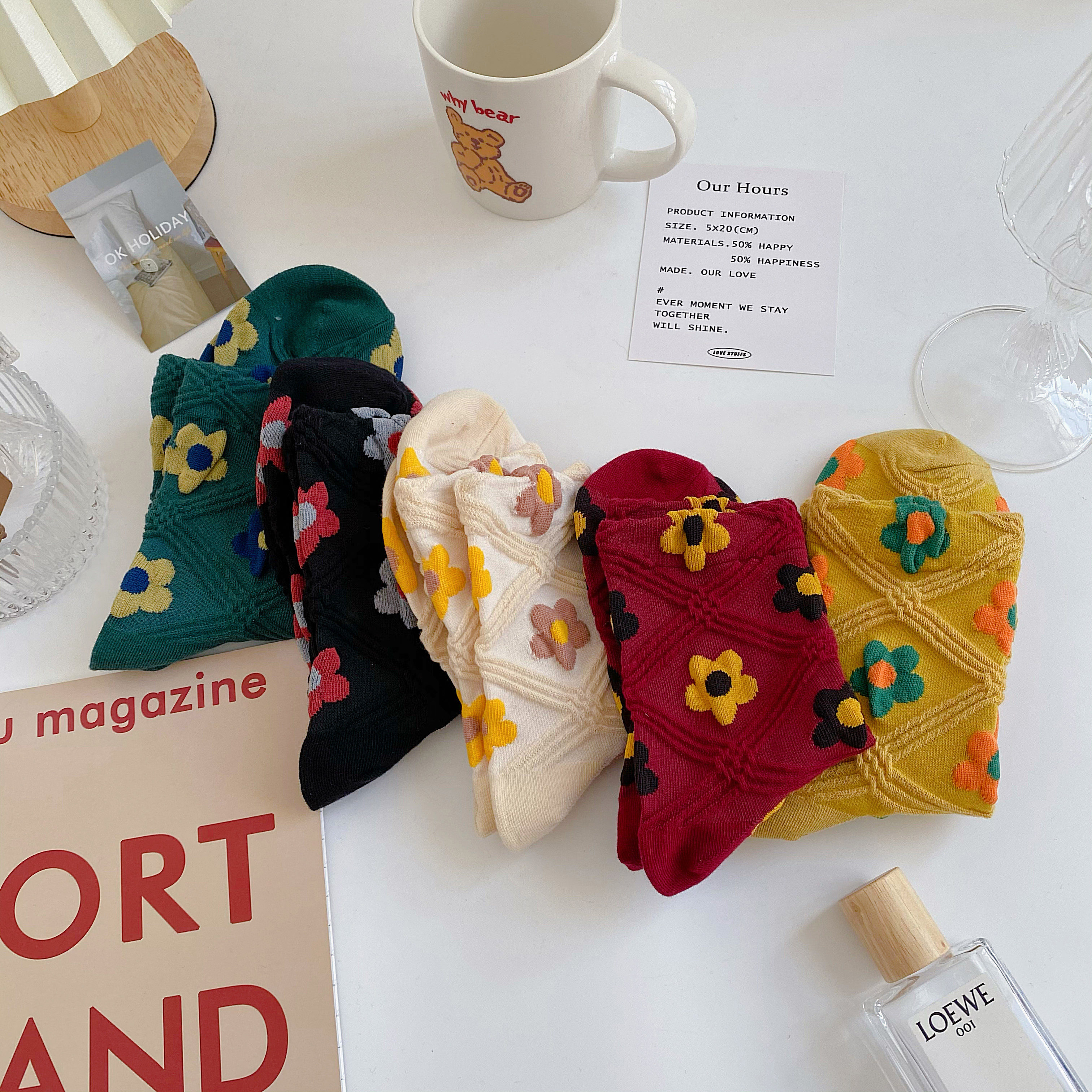 韩国东大门秋冬季新款花朵袜子女中筒袜ins潮日系复古菱形格长袜