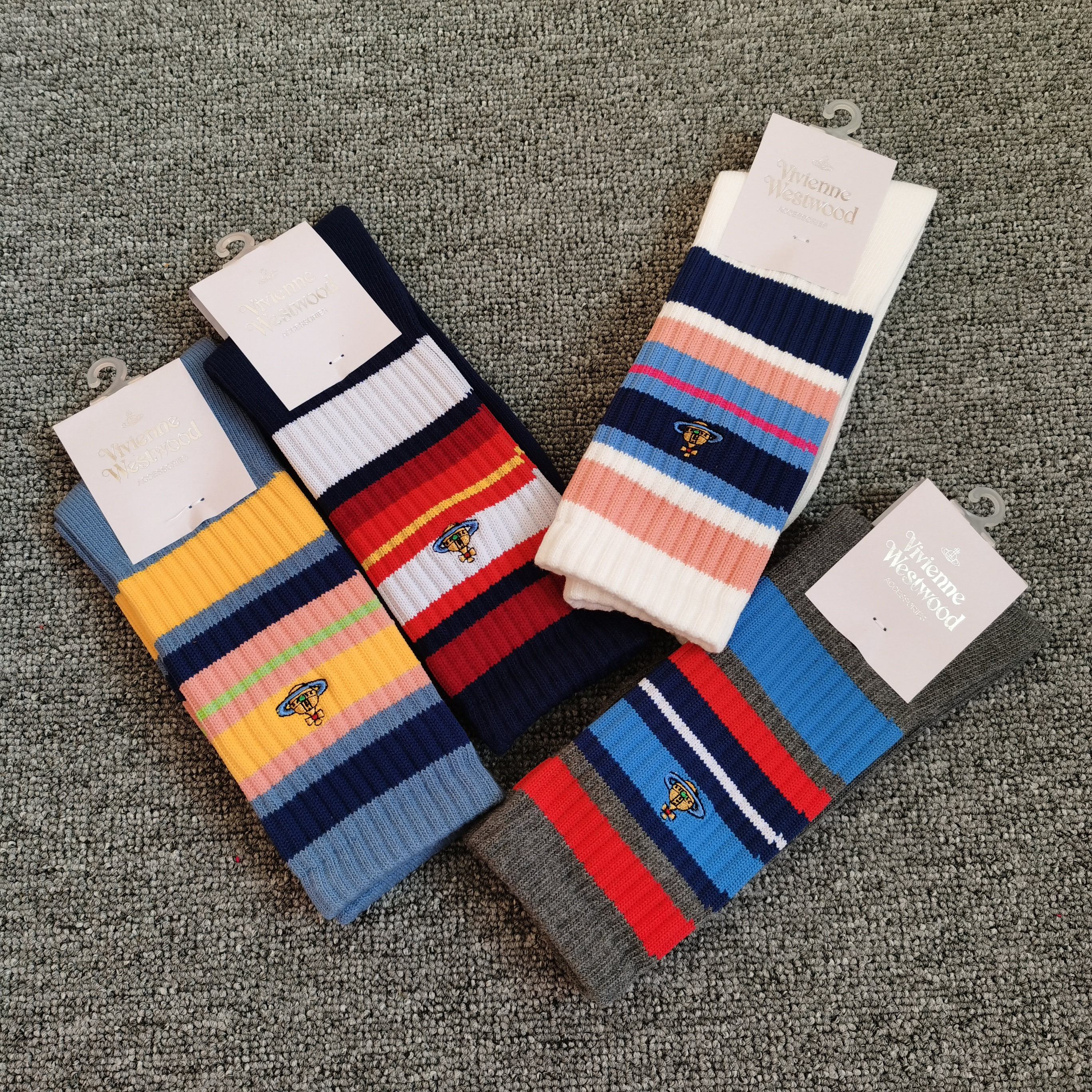西太后彩虹条袜子vivienne westwood小土星刺绣女袜