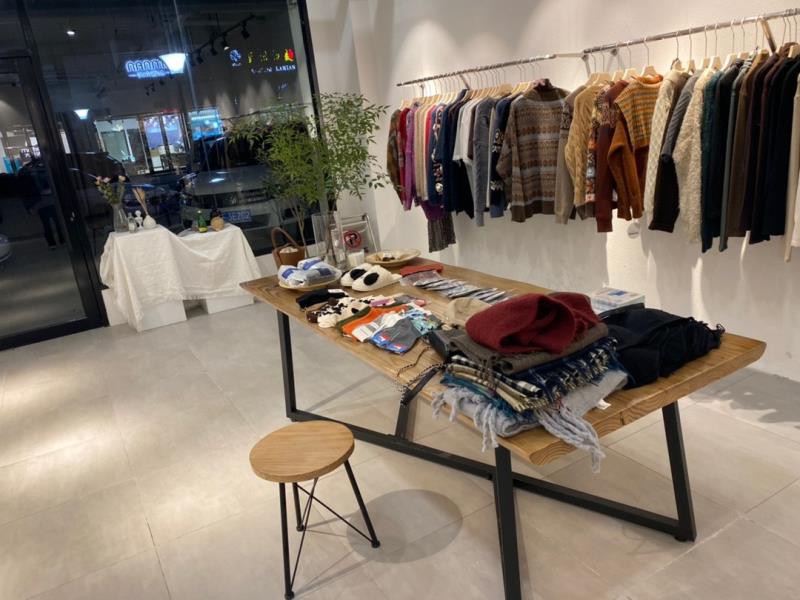 服装架展示桌展示桌展示台长方桌子鞋包展示架复古实木中间衣服桌