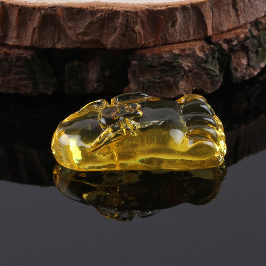 42g 9.65顶级净水金珀雕件(知足常乐)加琥珀手链套装