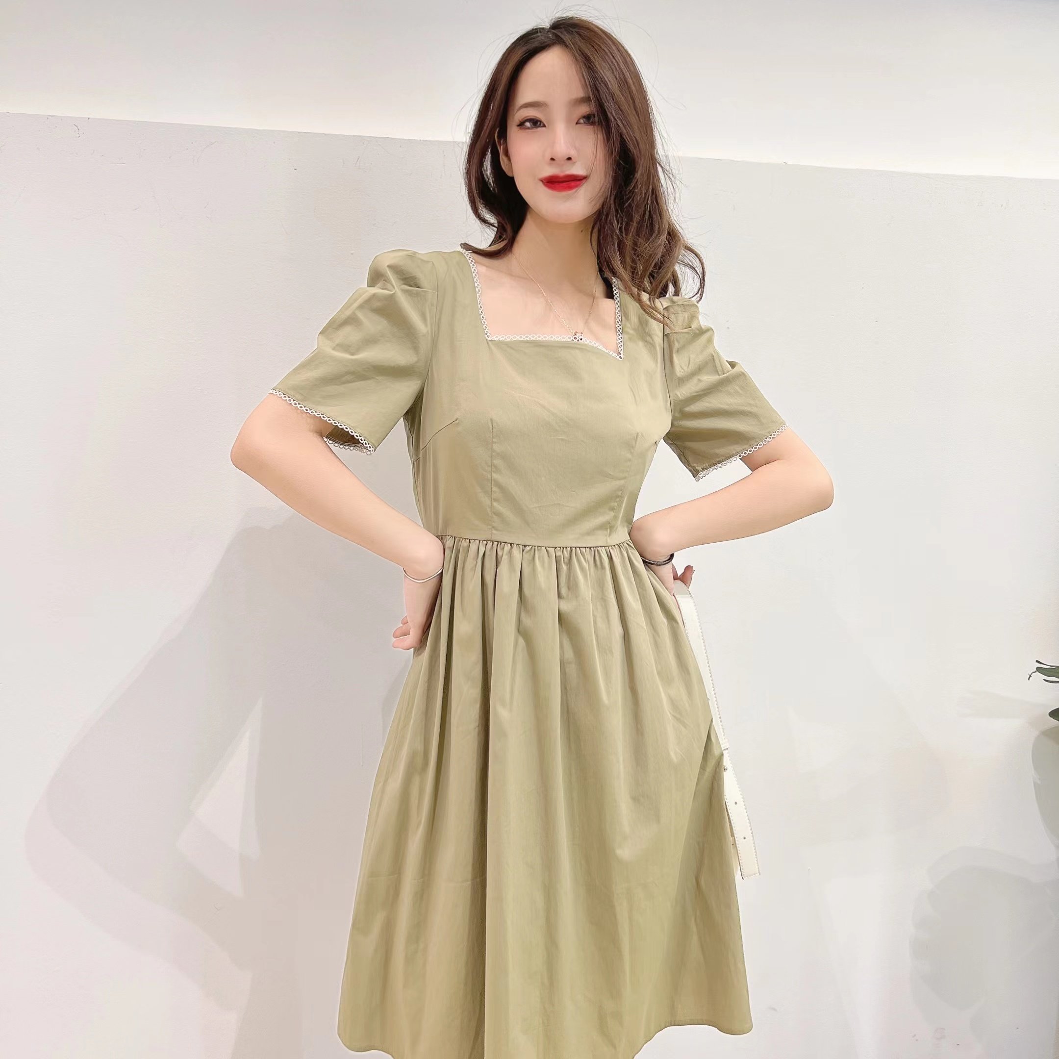 秋熠女装2022夏季新款简约纯色方领短袖收腰干练女连衣裙l1017