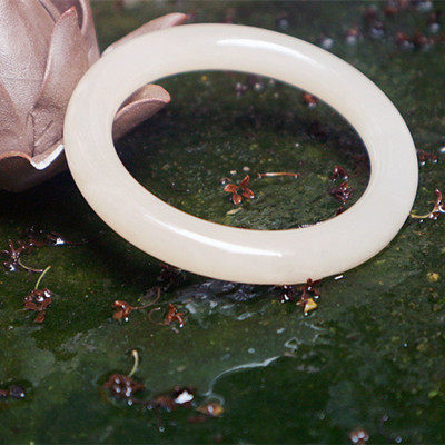 天然和田玉粉玉手镯 青海料藕粉色玉镯 粉色和田玉 圆条美人手镯