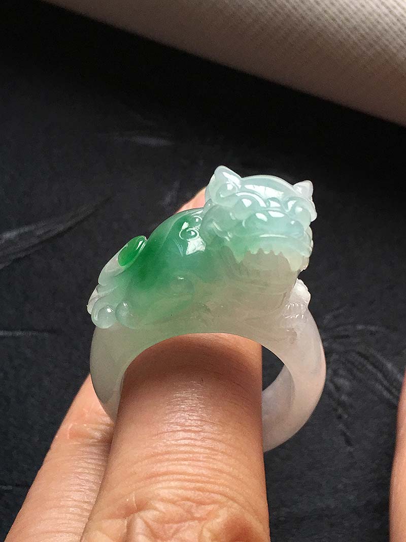 缅甸翡翠冰种翠绿色精雕貔貅指环戒指男款20mma货老种冰扳指23号