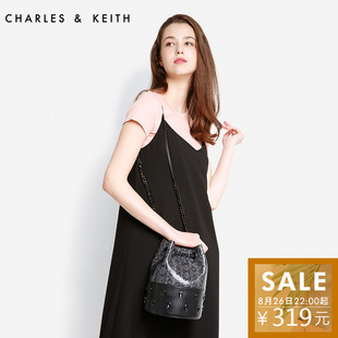 香奈兒包店設計 CHARLES KEITH 水桶包 SL2-60780372 歐美蛇紋設計單肩包女包 香奈兒店