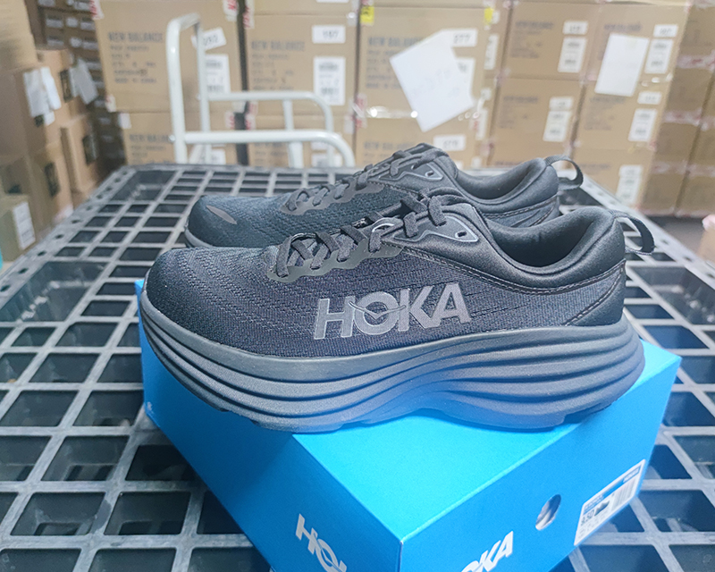 HOKA ONE ONE 男鞋邦代8公路跑步鞋Bondi 8减震透气耐磨黑色新款