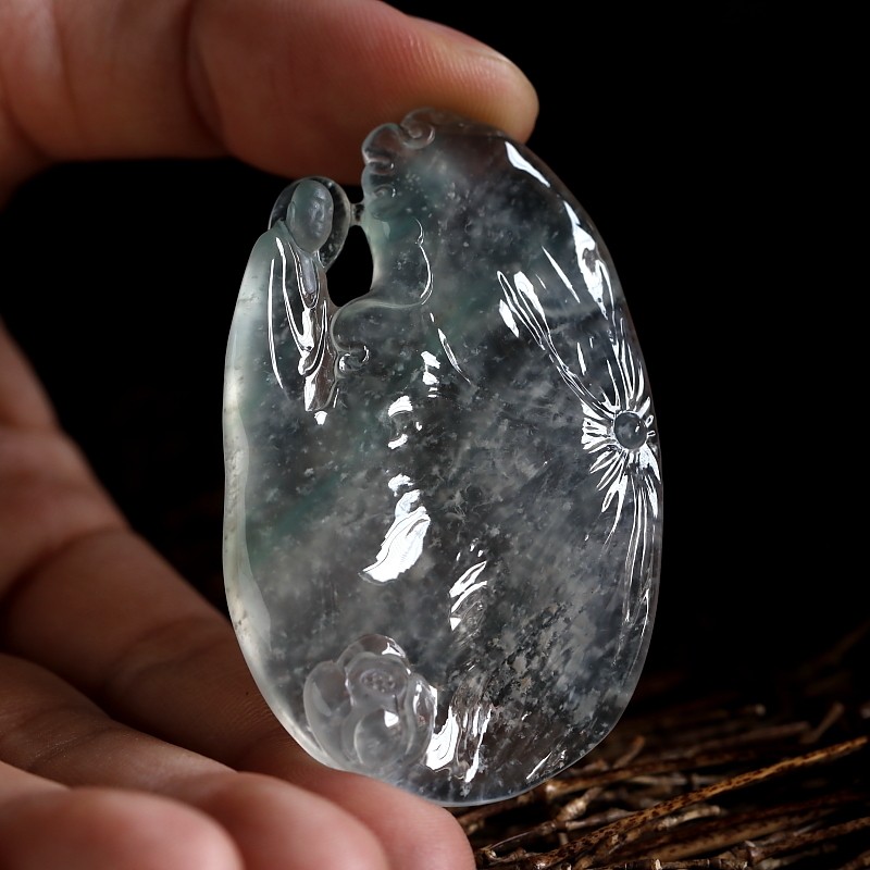 源头好货四会水萤冰透玻璃种翡翠吊坠悟道26.23克