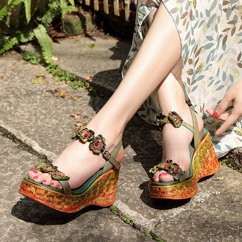 民族风复古花朵仙女系纯皮女鞋2021夏季新品厚底坡跟露趾镂空凉鞋