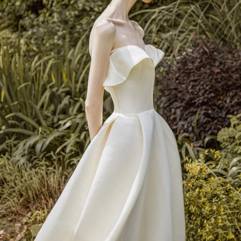 法式缎面轻婚纱2021新款森系梦幻白色抹胸户外旅拍轻纱礼服女夏季