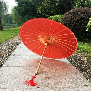 红色油纸伞