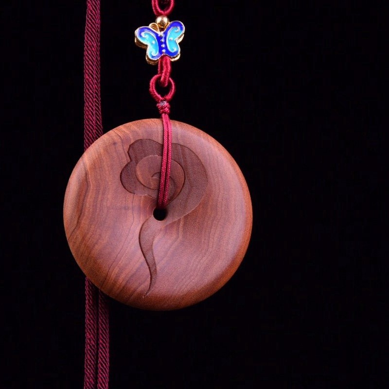 印度老山檀香圆形镂空吊坠配饰木雕牌配饰平安牌路路通车挂件转动