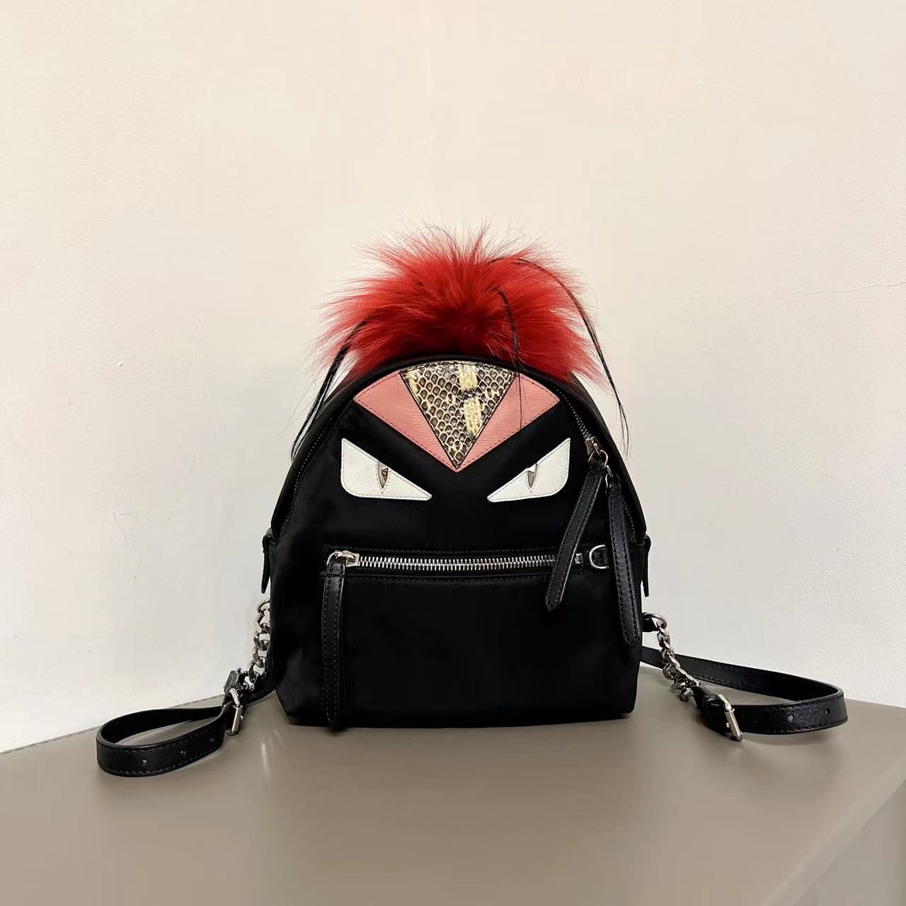 98新fendi/芬迪限量款mini一撮毛小怪兽双肩包  工价一万多