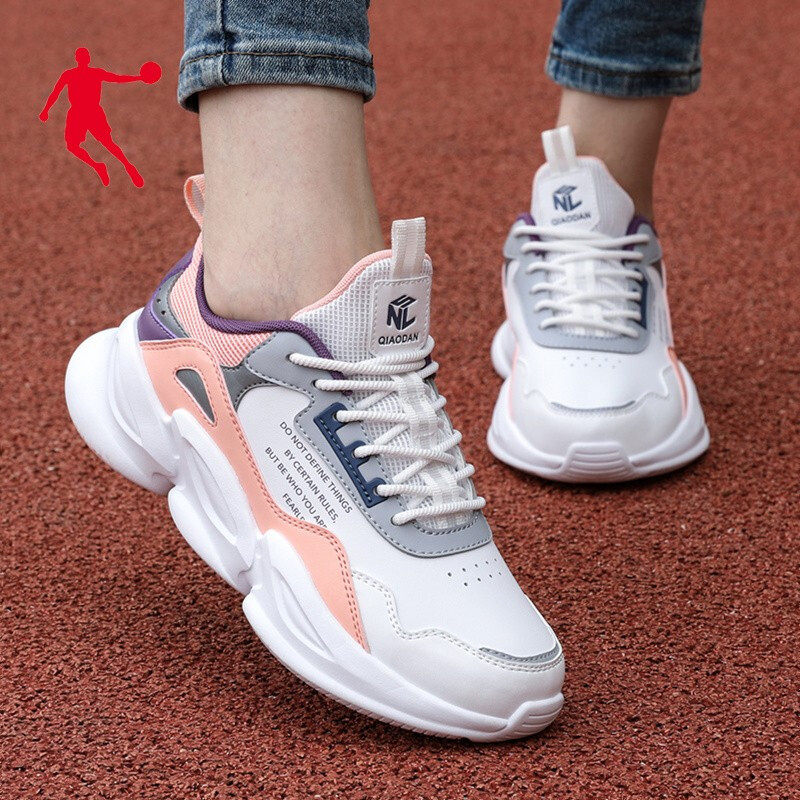 乔丹女鞋运动鞋2023新款皮面防水鞋子女子休闲鞋运动休闲鞋