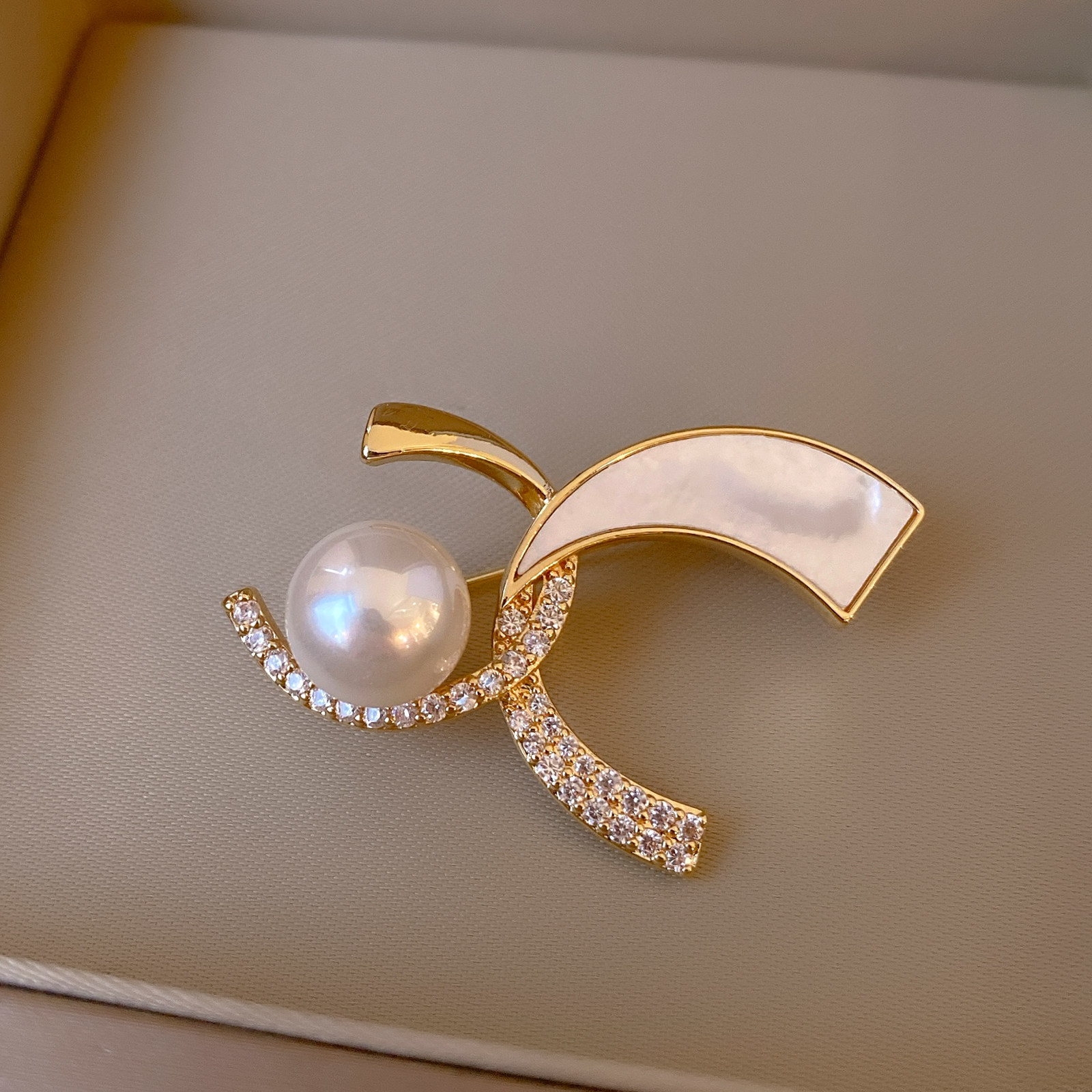 8双c胸针高档女小香风精致气质奢华香奶奶高端别针大衣胸花配饰品已售