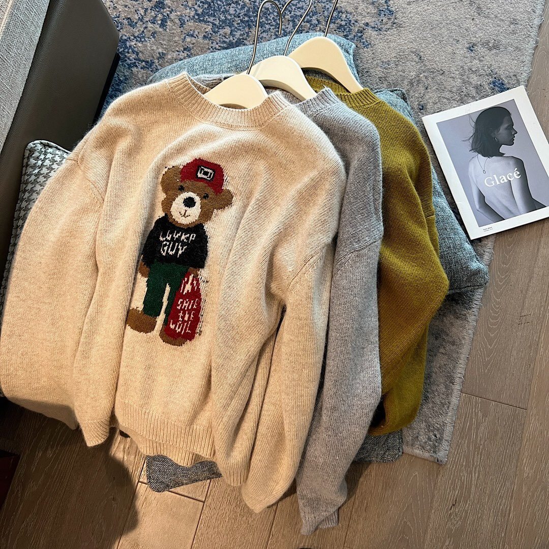 小熊卡通图案可爱风高品质浣熊绒毛衣女软糯舒适保暖内搭上衣